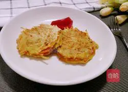 Illustration of how to make pan-fried carrot and potato cakes 5