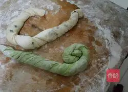 Illustration of how to make Youxuan two-color cake 4