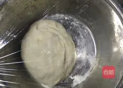 Illustration of how to make chicken oil and scallion pancakes 1