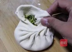 Illustration of how to make leek and egg thin-skin pancakes 8