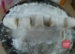 Illustration of how to make chili and scallion pancakes 5