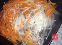 Illustration of how to make shredded radish cake 3