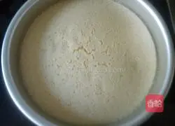 Illustration of how to make eight-inch sponge cake (whipped whole eggs) 10