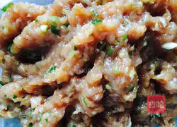 Illustration of how to make electric pancakes with mushrooms, fresh meat and potstickers 3