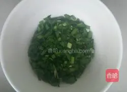 Illustration of how to make chive egg pancake 3