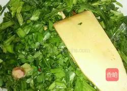 Illustration of how to make leek and egg pancakes 1