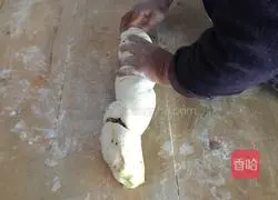 Illustration of how to make bacon and shallot thousand-layer pancake 5