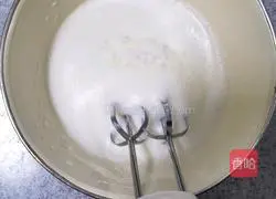 Illustration of how to make egg muffins 7