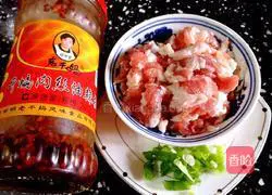 Illustration of Laoganma's fried pancakes 3