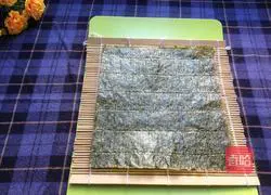 Illustration of how to make avocado sushi 5