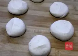 Illustration of how to make green onion pancakes 4