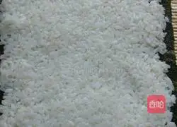 Illustration of how to make hand-rolled sushi 1