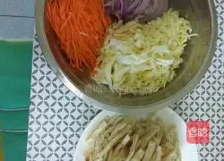 Illustration of how to make three-wire fried cakes 2