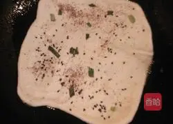 Illustration of how to make scallion pancakes 6