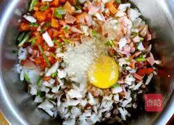 Illustration of how to make rice and egg pancakes 3