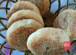 Illustration of how to make crispy five-spice sesame cake 11