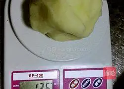 Illustration of how to make smiley potato pancakes 4