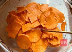 Illustration of how to make sweet potato cakes 3