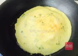 Illustration of how to make Korean egg and green onion pancake 7