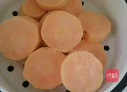 Illustration of how to make glutinous rice and sweet potato cakes 1