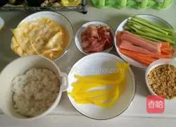 Illustration of how to make ham and bacon sushi 2