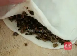 Illustration of how to make crispy prune pancake 14