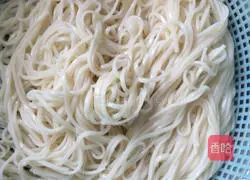 Illustration of how to make noodles and egg pancakes 3