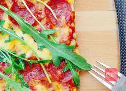 Illustration of how to make Italian thin crust pizza with homemade pizza sauce 11