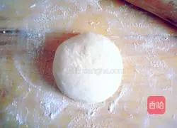 Illustration of how to make hot scallion pancakes 6