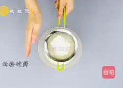 Illustration of how to make banana crepe 4