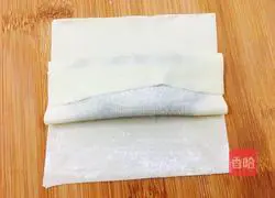 Illustration of how to make wonton skin pot stickers (electric cake version) 10