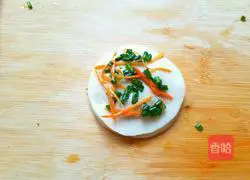 Illustration of how to make carrot and scallion pancakes 7