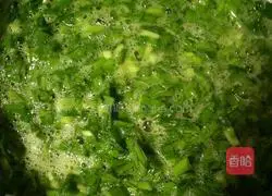 Illustration of how to make chive egg pancake 3