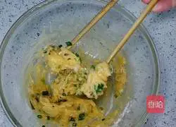 The homemade white radish pancakes made by the zero-based little white baby mom is super simple and successful with just a stir.Illustration of how to do it 9