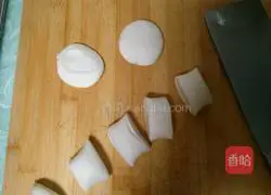 Pork and Onion Pie Recipe Illustration 7