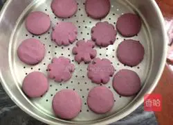 Illustration of how to make steamed purple potato cake 5