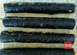 Illustration of how to make delicious sushi 8