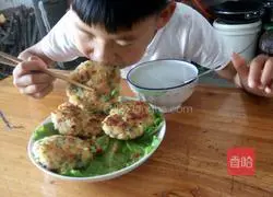 Illustration of how to make pastoral potato pancakes 8