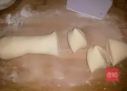 Illustration of how to make scallion pancakes 8