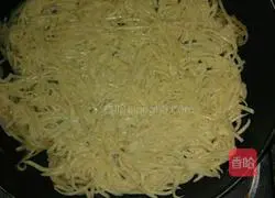 Illustration of how to make potato shredded cake 5