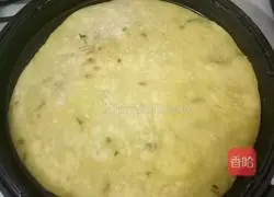 Illustration of how to bake steamed buns with oil in the electric cake pan 10