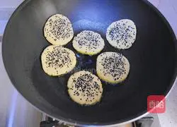 Illustration of how to make fried sweet potato cakes 11