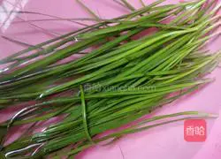 carrot Illustration of how to make chive egg pancake 1