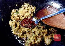 Illustration of Laoganma's fried pancakes 8