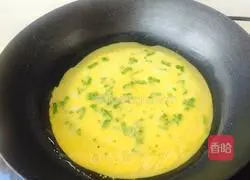 Illustration of how to make Korean egg and green onion pancake 6