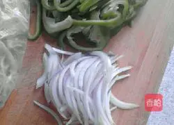 Illustration of how to make fried green pepper pancakes 1