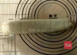 Illustration of how to make sushi rolls 16