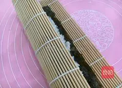 Illustration of how to make sushi at home 9