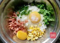 Illustration of how to make rice and egg pancakes 3