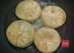 Fry the meat Illustration of how to make cakes 11